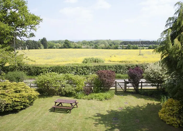 Larkrise Cottage Bed And Breakfast